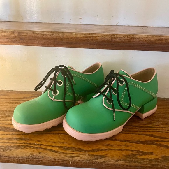 John Fluevog Derby Green and Pink Lace-Up Shoes - Size 9 - Picture 7 of 7